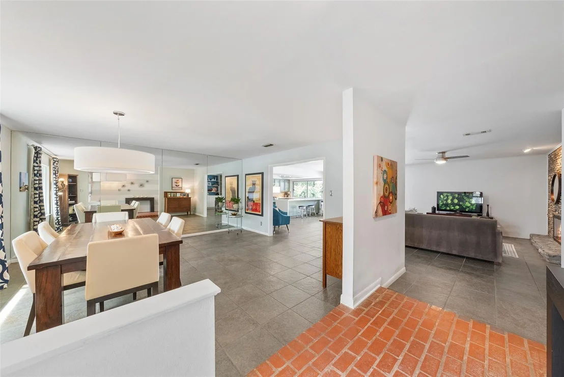 Photo of 8808 Point West DR