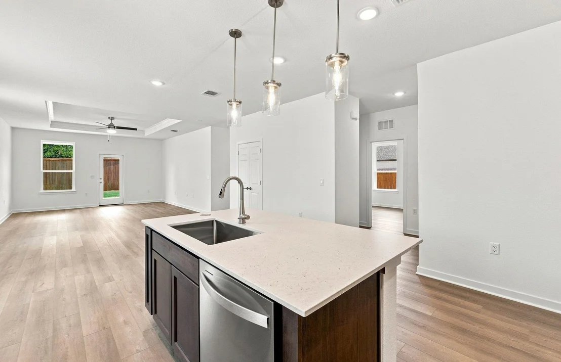 Photo of 129 Adlai Ave