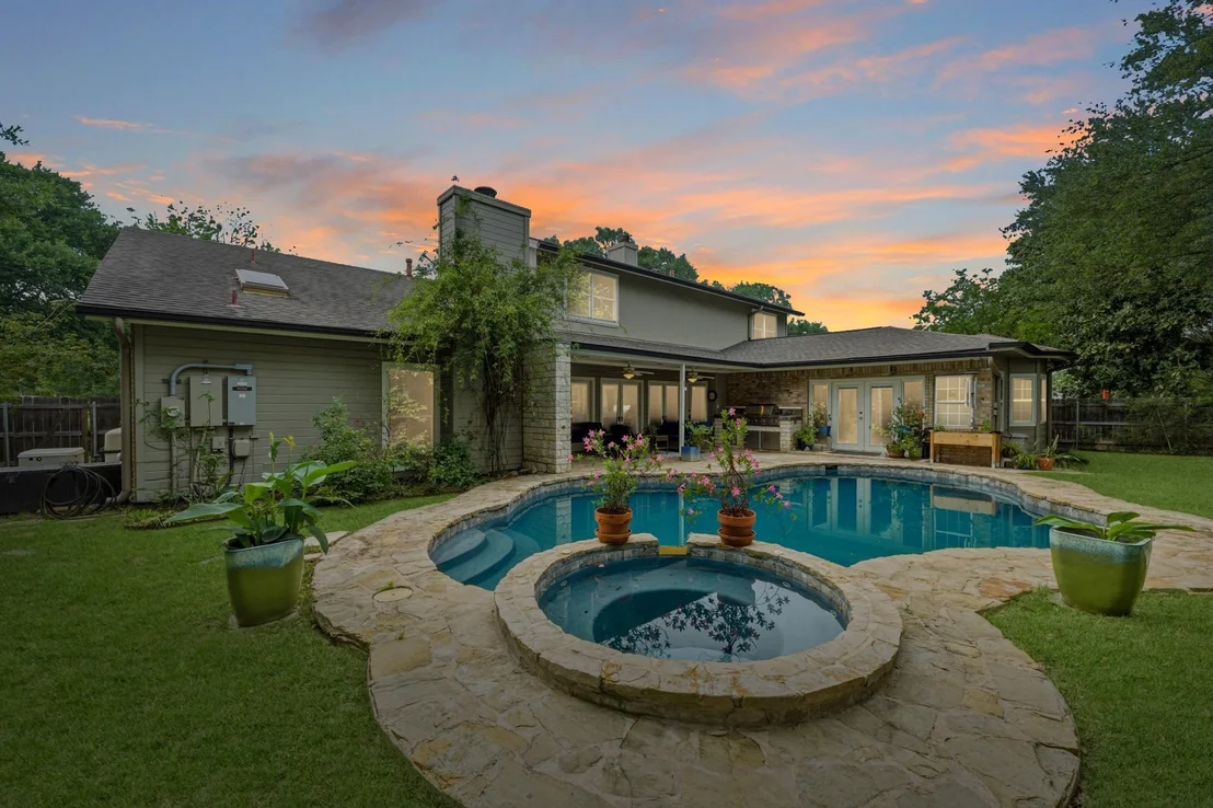 Photo of 10401 Pinehurst DR