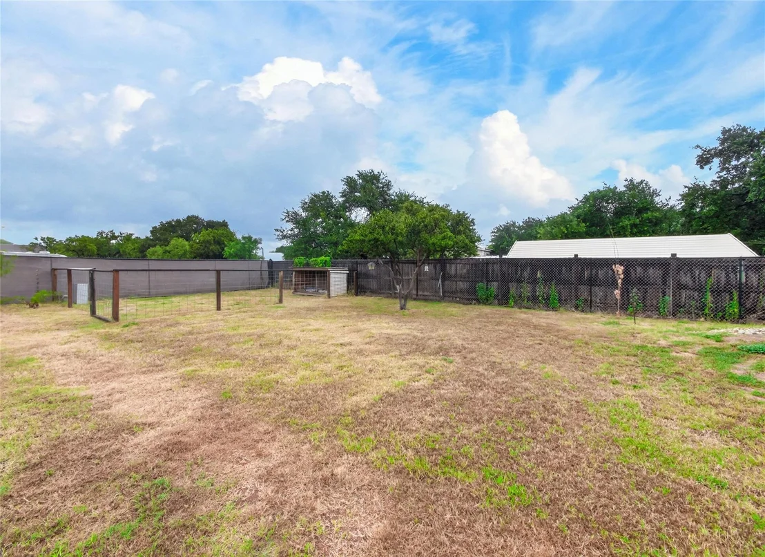 Photo of 1106 Hi Line DR