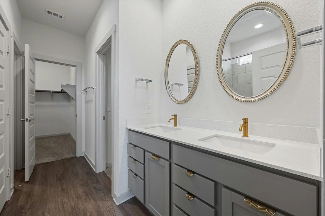 Photo of 141 Parryi CV