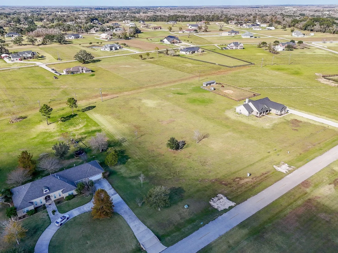 Photo of 702 Comanche Trail DR