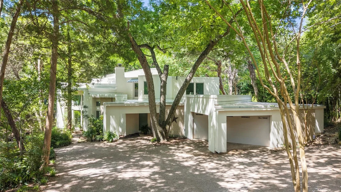 Photo of 3001 White Oak DR