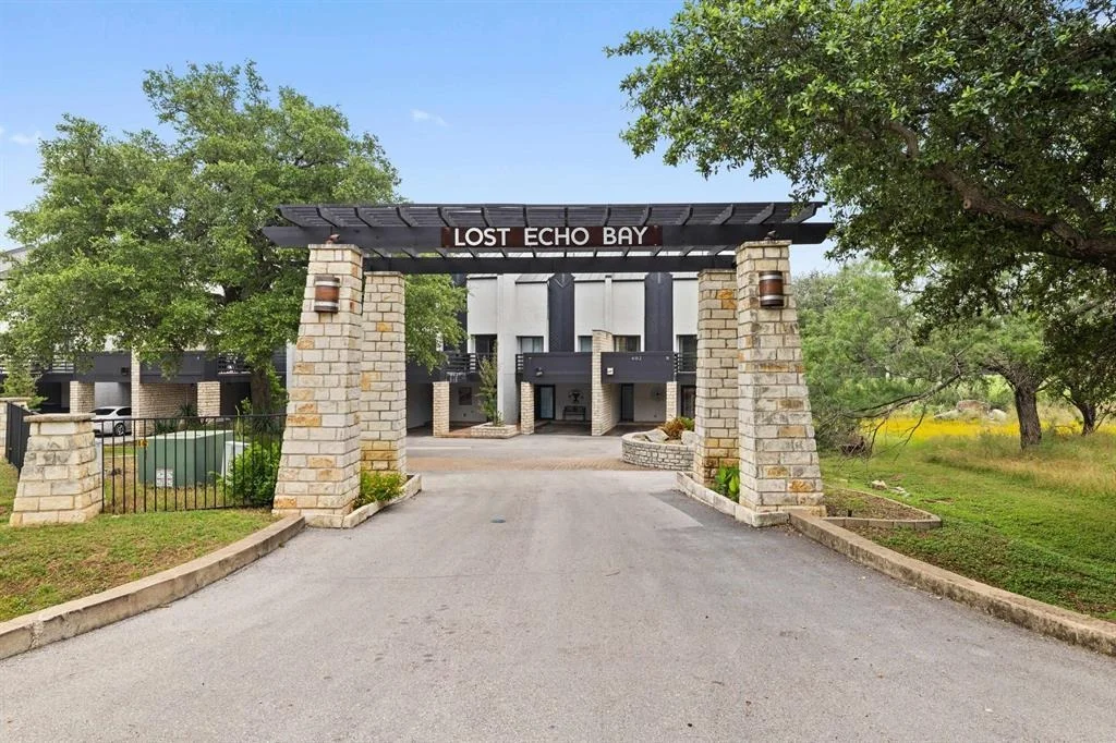 Photo of Unit 8 at 402 Lost Echo