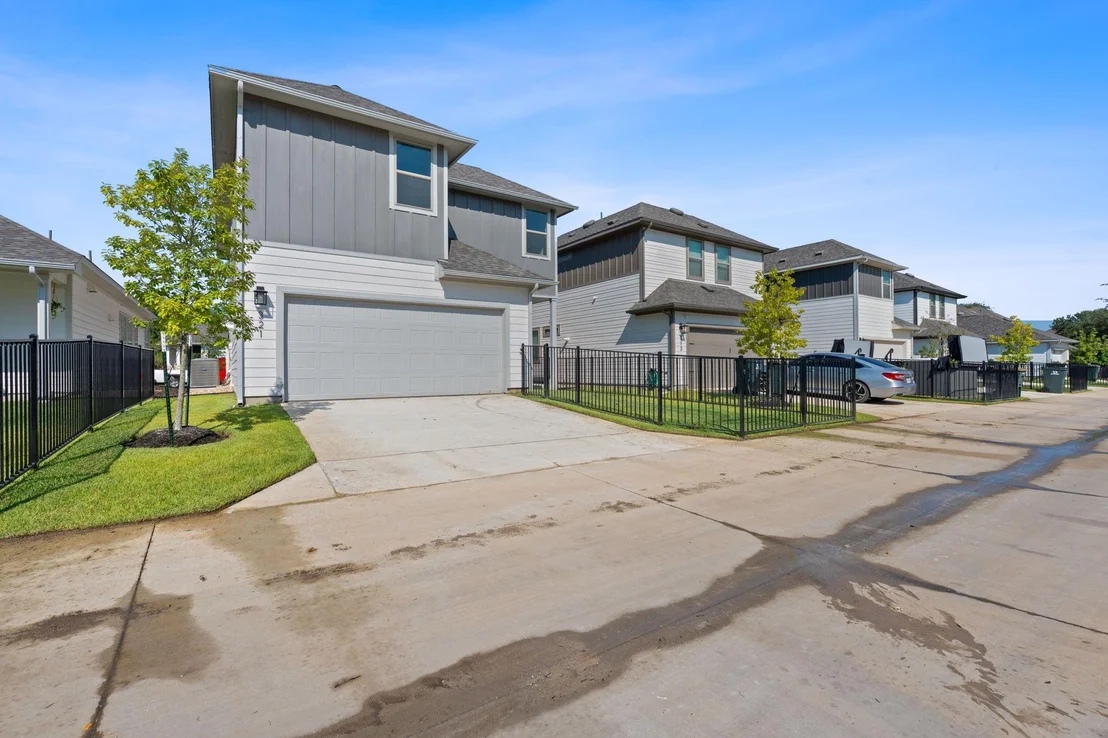 Photo of 321 Orleanian DR