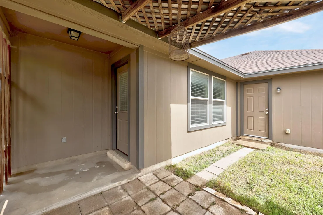 Photo of 621 Amber LN