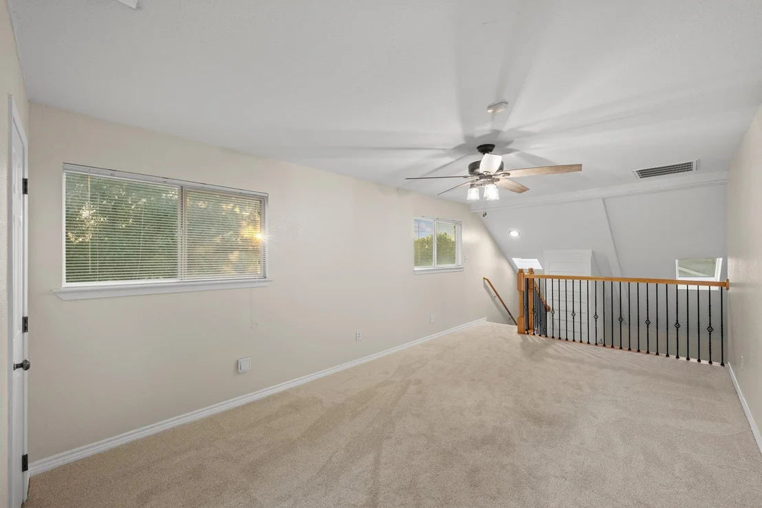 Photo of 1904 Oakridge DR