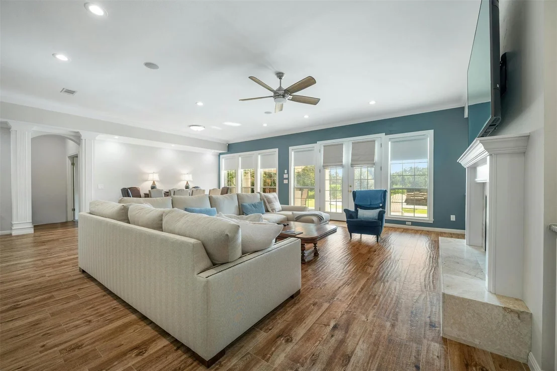 Photo of 4213 Lakeway BLVD