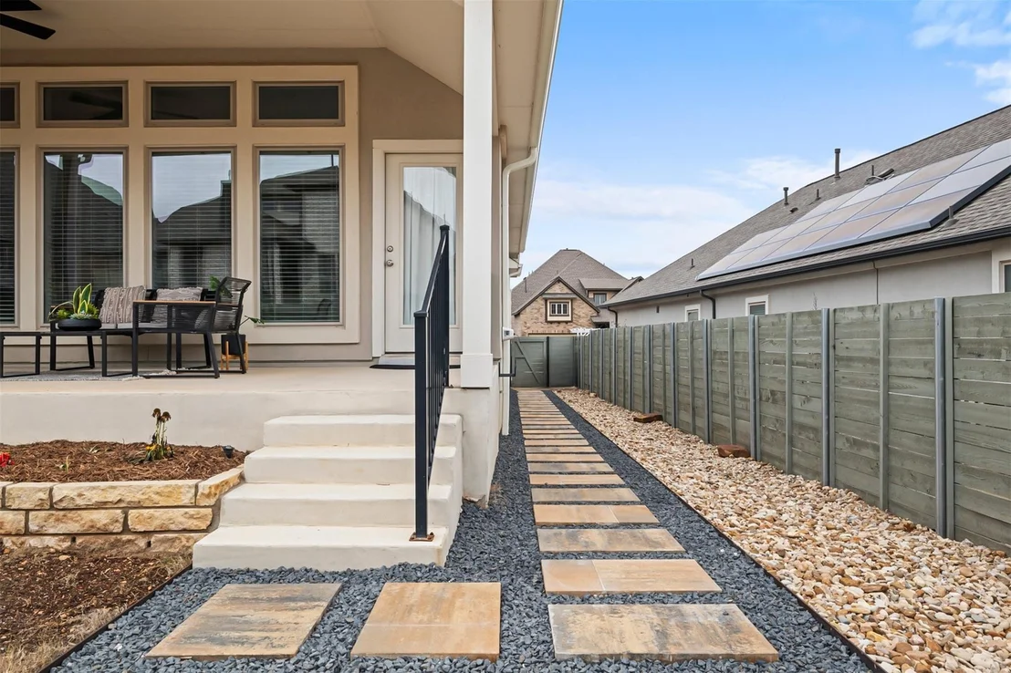 Photo of 112 Gabriel Point LN