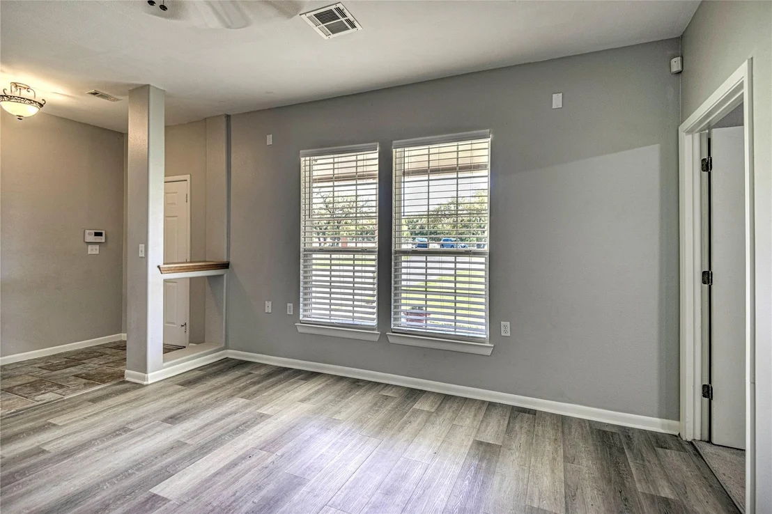 Photo of 1301 Oak Spring RD