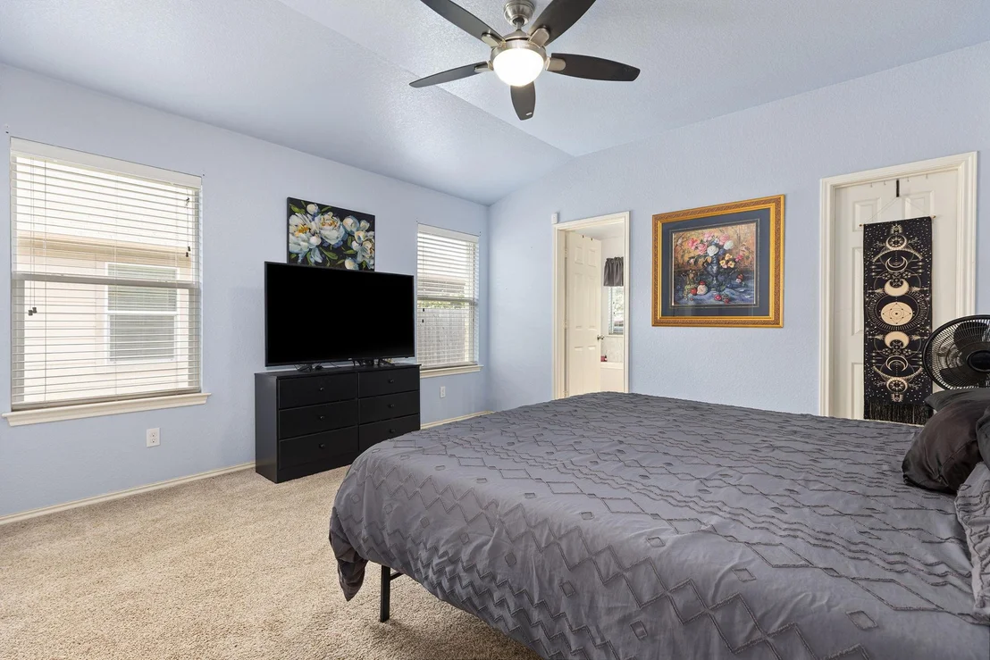 Photo of 327 Comal RUN