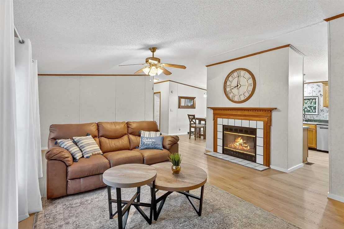 Photo of 702 Liveoak RD