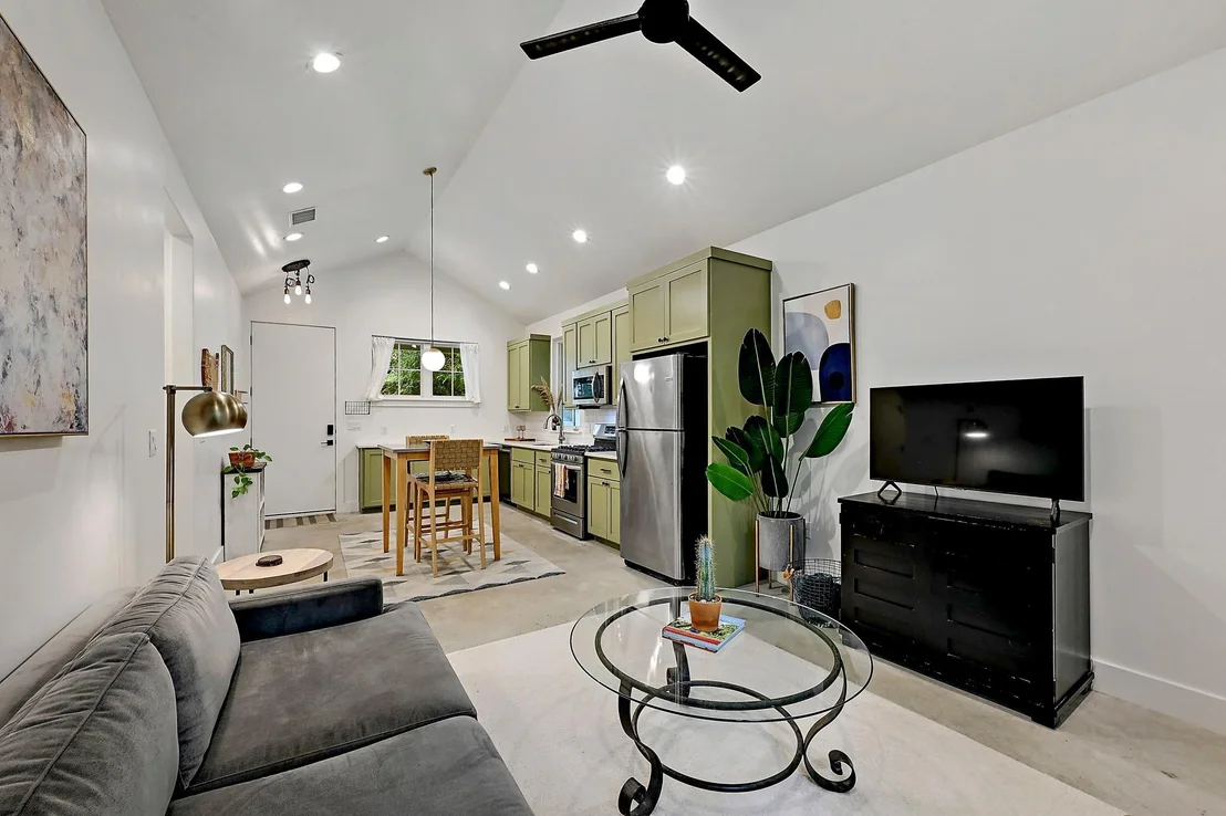 Photo of 4606 Evans Ave
