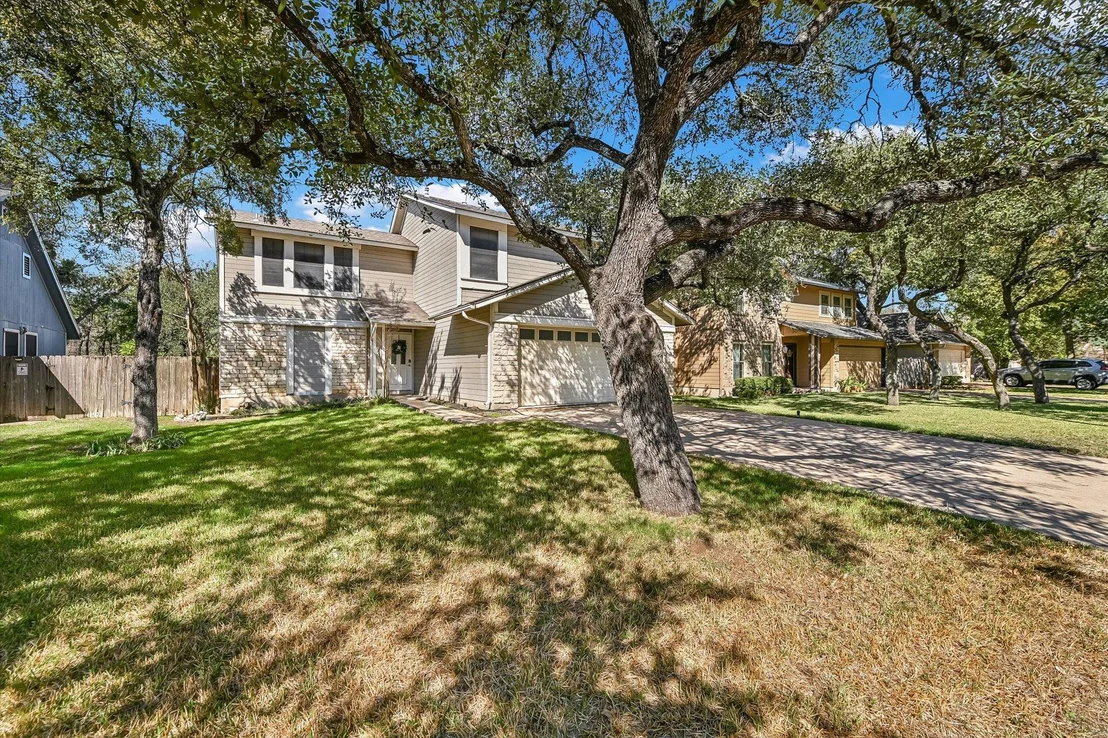 Photo of 6808 Luckenbach LN