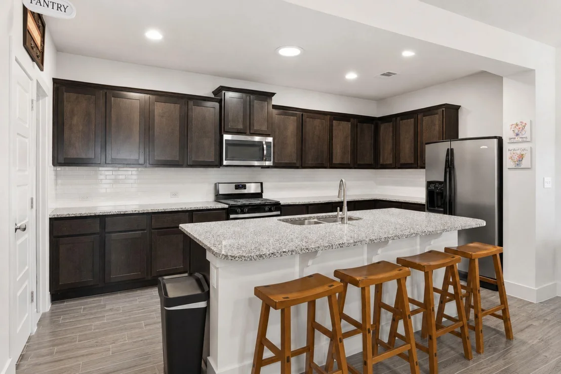 Photo of 3543 Pauling LOOP