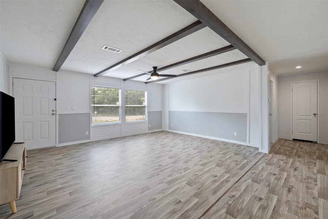 Photo of 281 Green Oaks DR