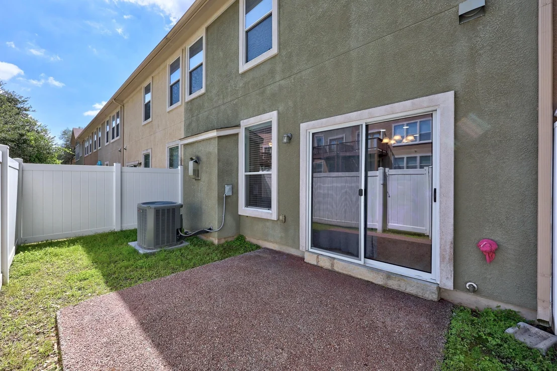 Photo of Unit 2002 at 700 Mandarin Flyway