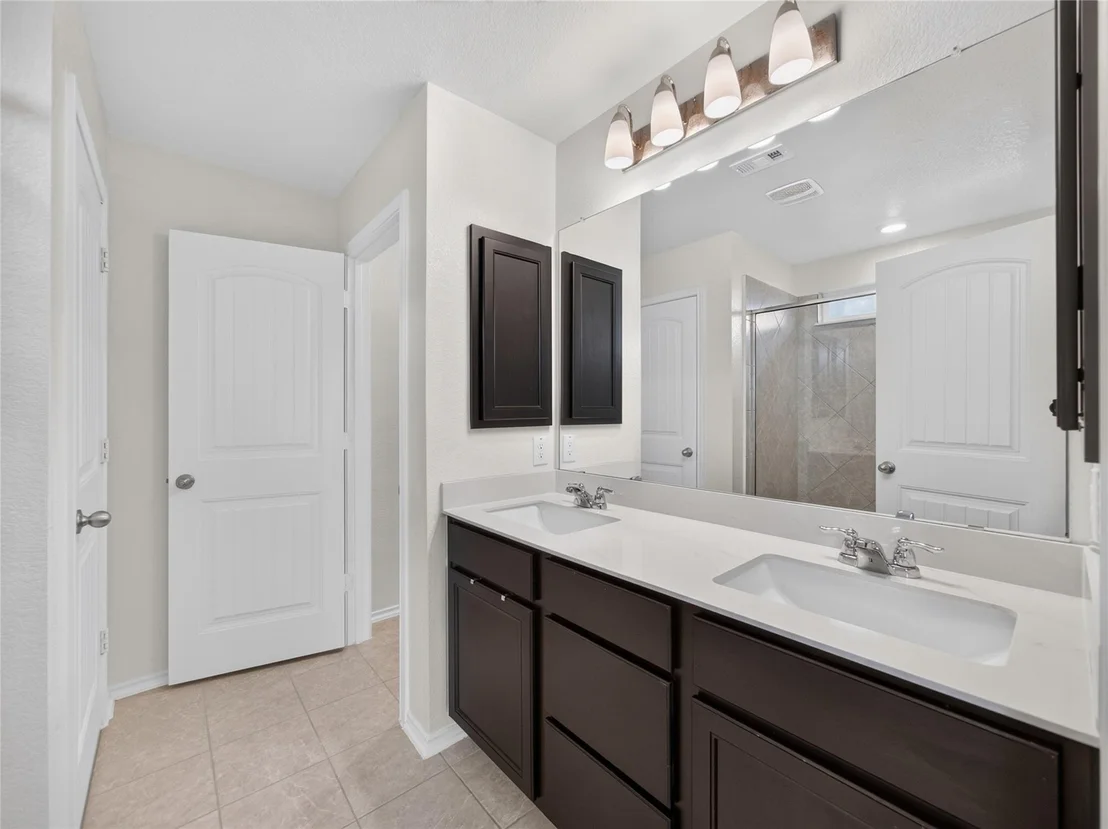 Photo of 1604 Foxglove DR