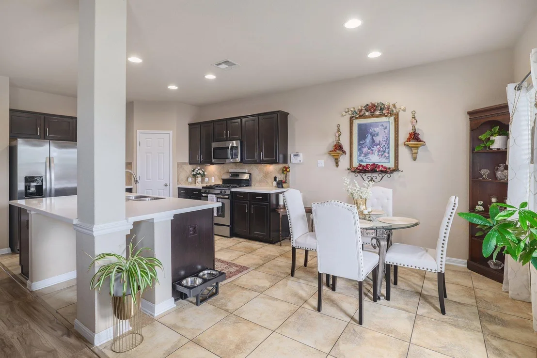 Photo of 588 Bottle Brush DR