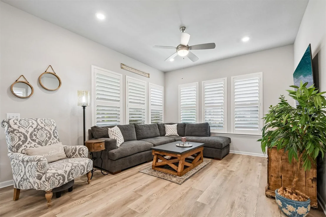 Photo of 13500 Leaton CV