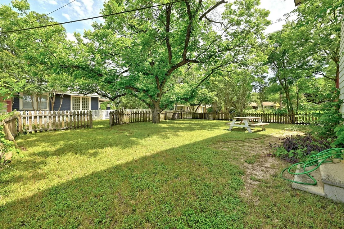 Photo of 1109 Travis Height BLVD