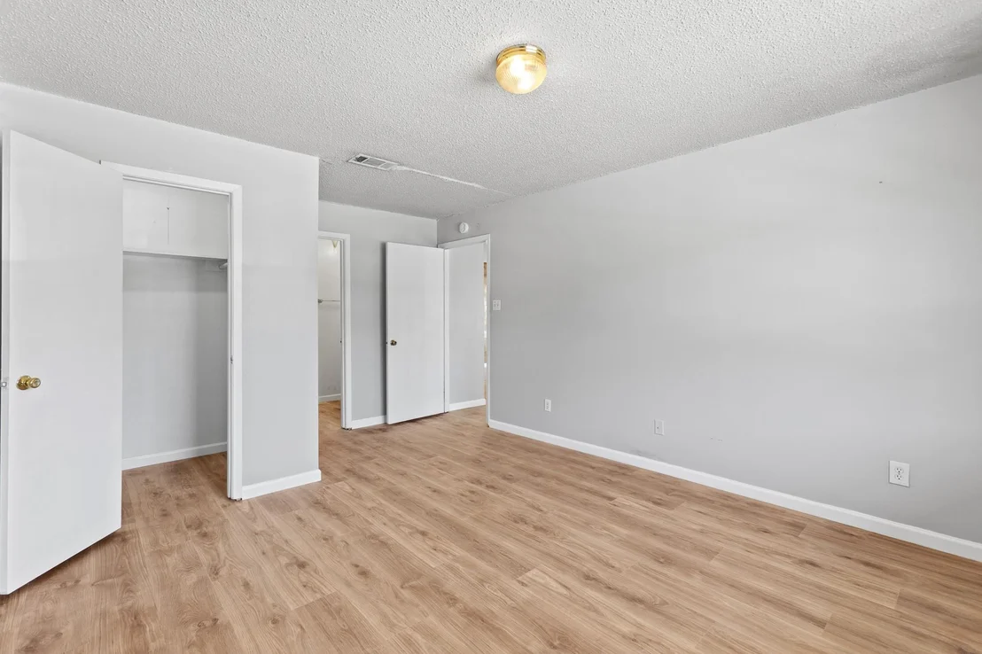 Photo of 1907 W LOOP