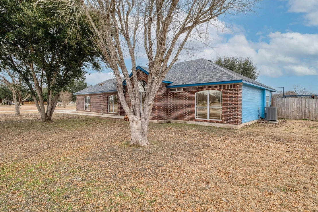 Photo of 233 Thomas DR