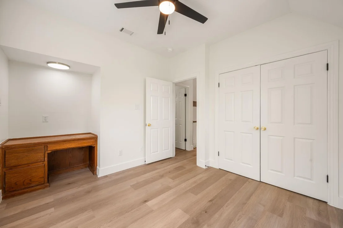 Photo of 1102 Twin Creek DR