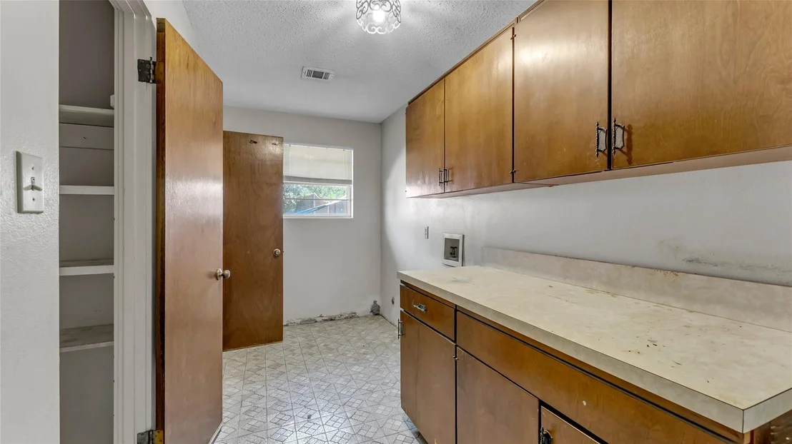 Photo of 313 Geneva LN
