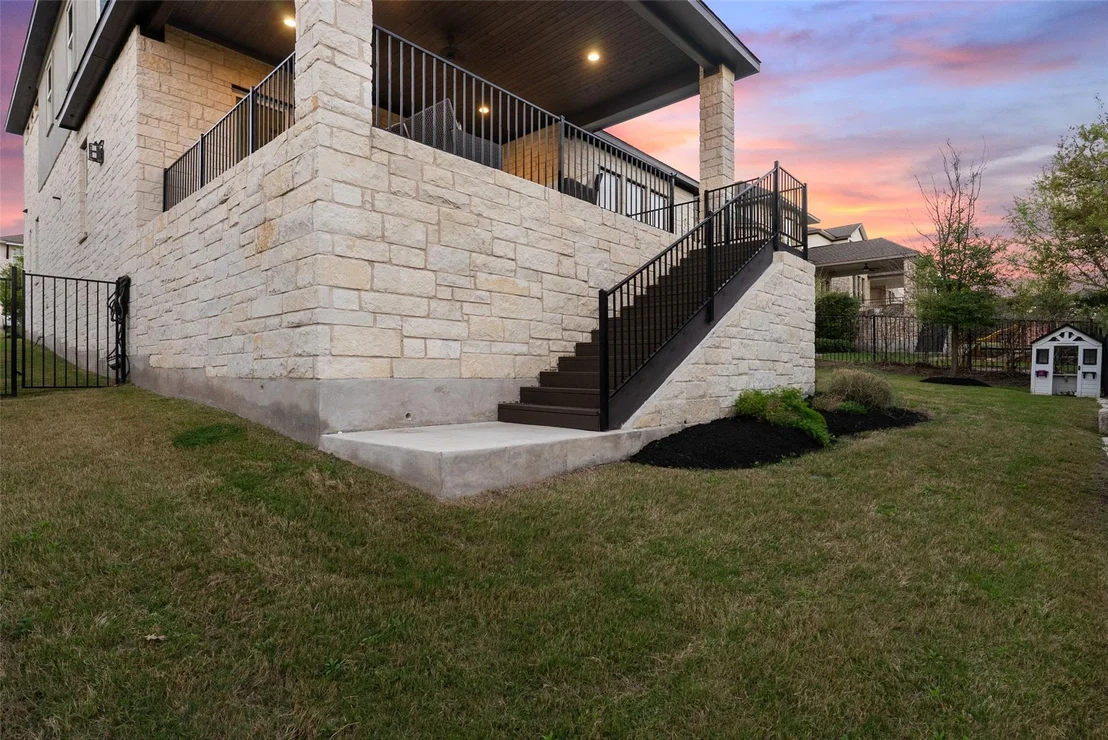 Photo of 739 Rawson BND