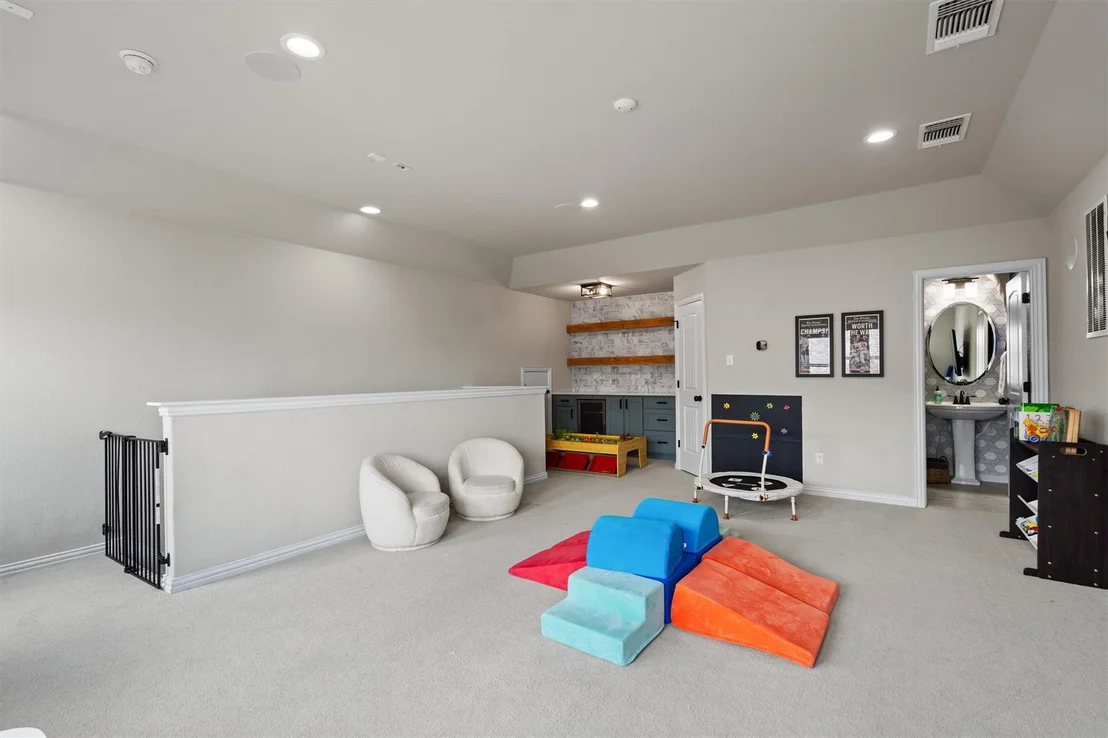 Photo of 705 Hereford LOOP