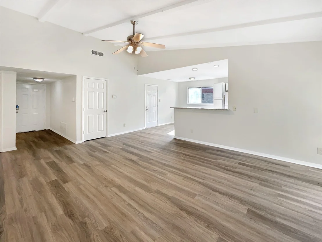 Photo of 3105 Lakeside DR