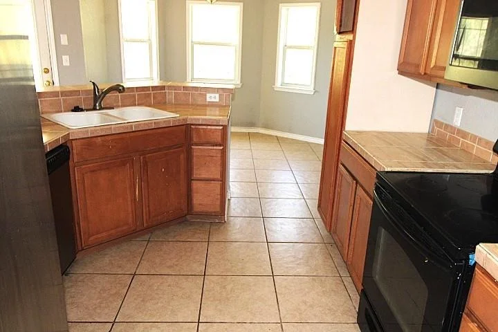 Photo of 2003 Walker Place BLVD