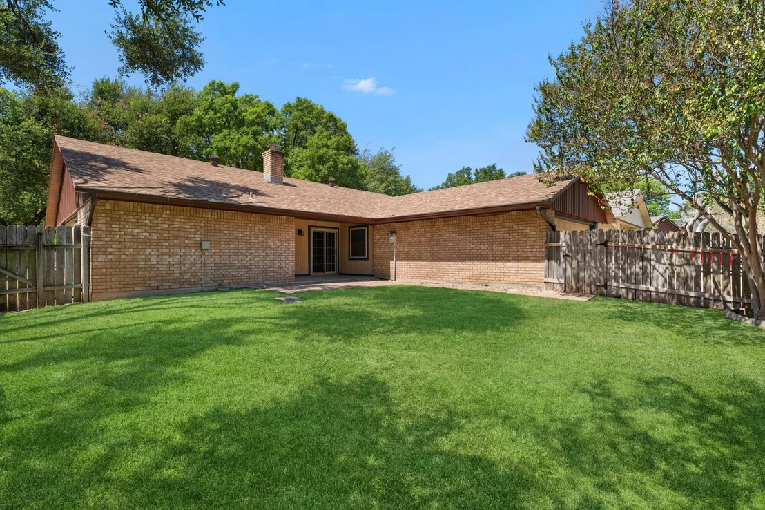 Photo of 2202 Winchester DR