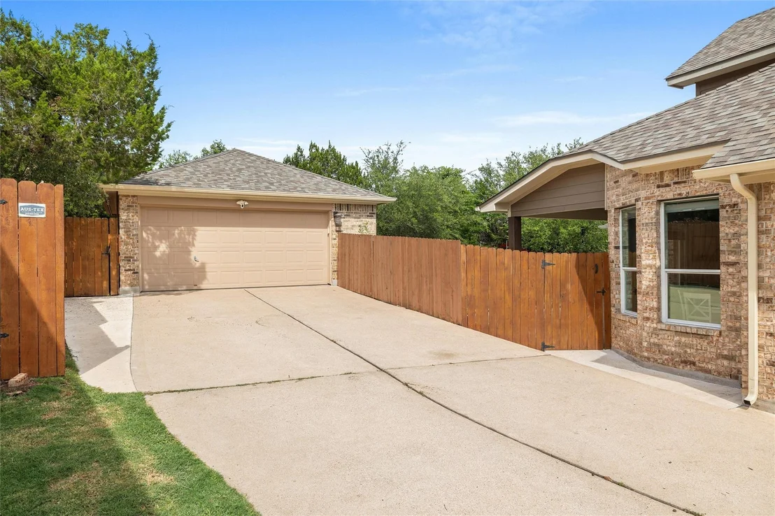 Photo of 200 Lexington DR