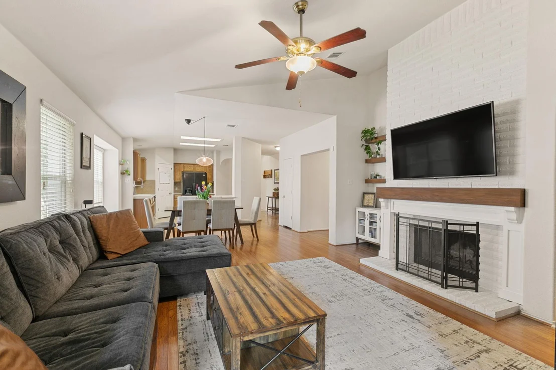 Photo of 659 Cullen BLVD
