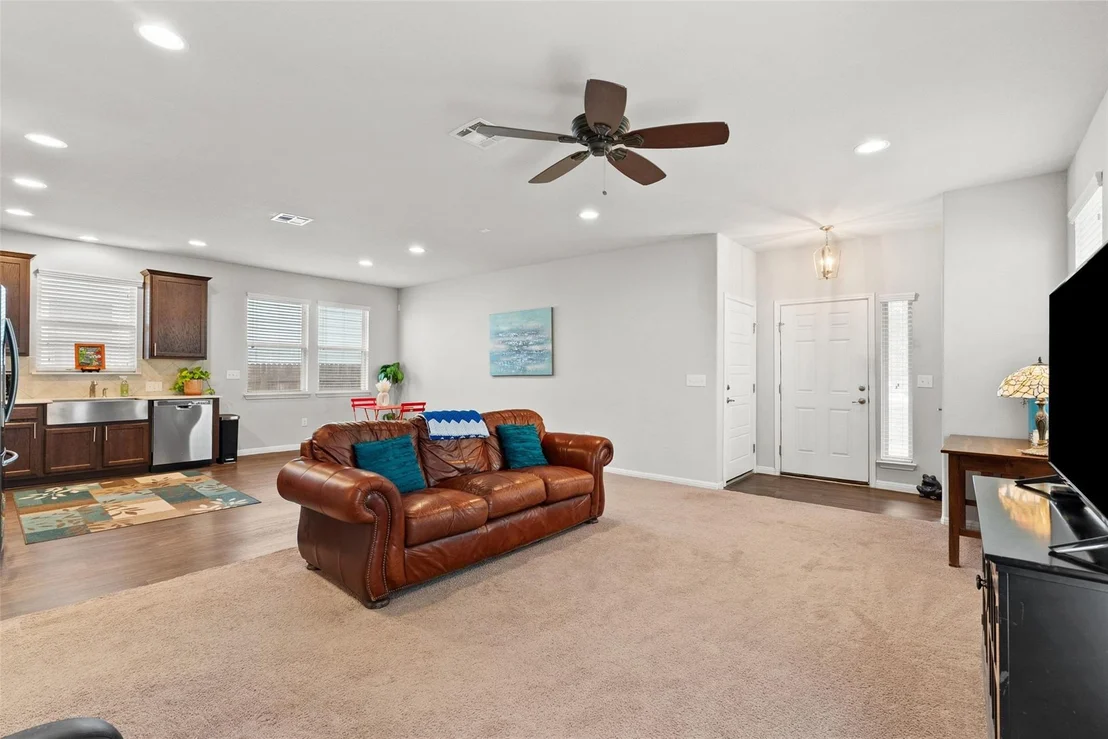Photo of 557 Twisted Oaks LN