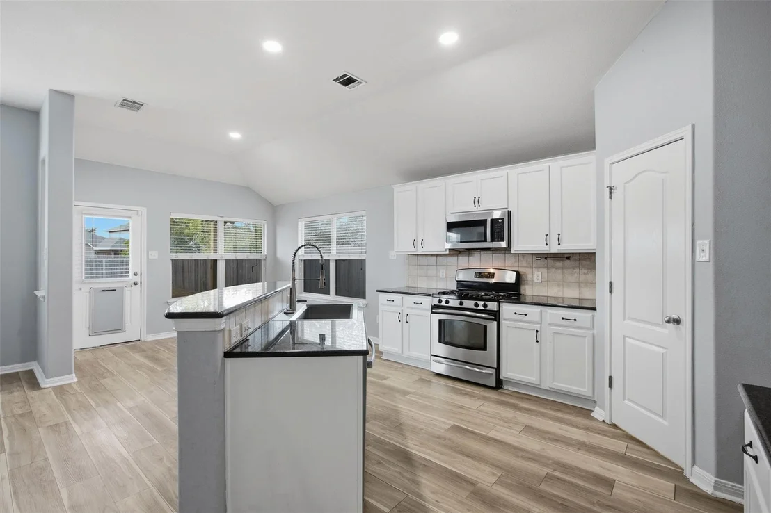 Photo of 1207 Utopia LN