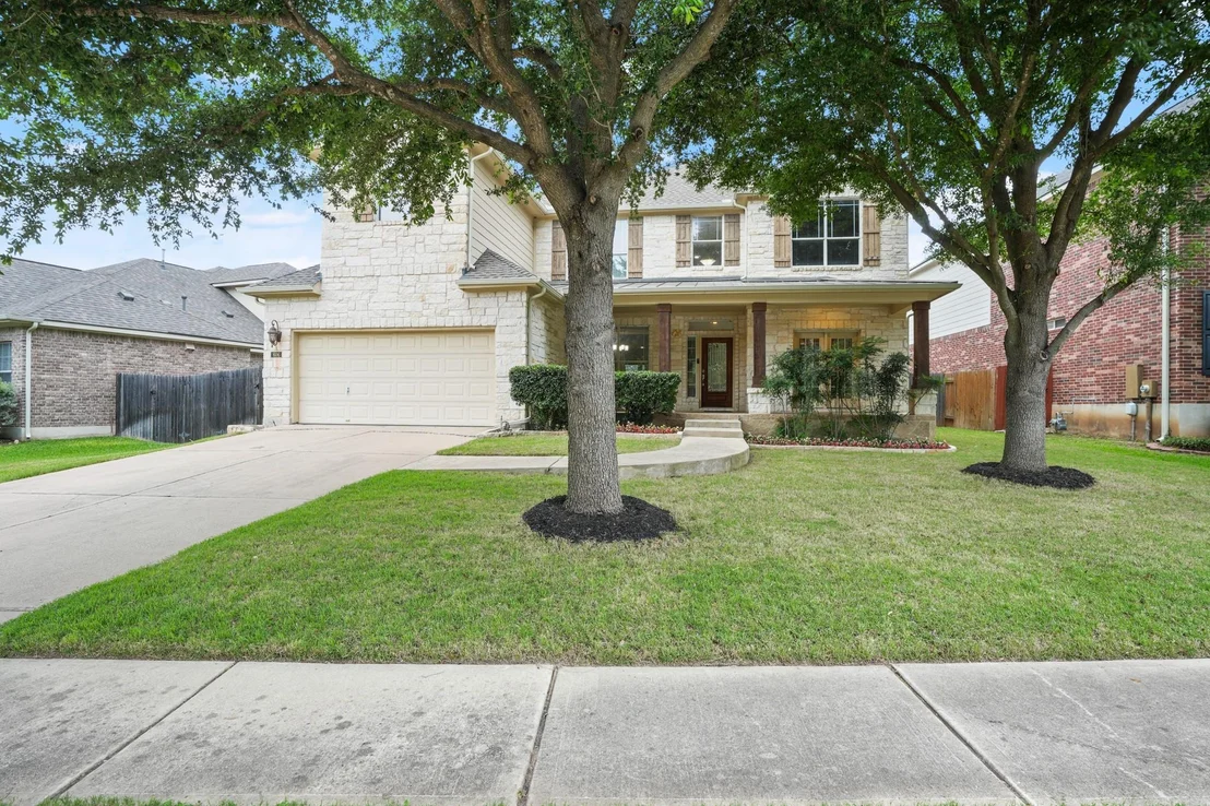 Photo of 606 Victoria DR