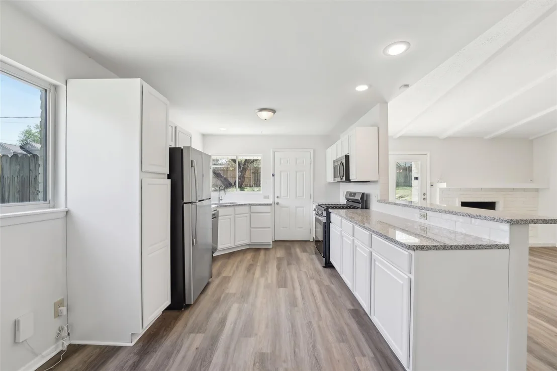 Photo of 3105 Lakeside DR