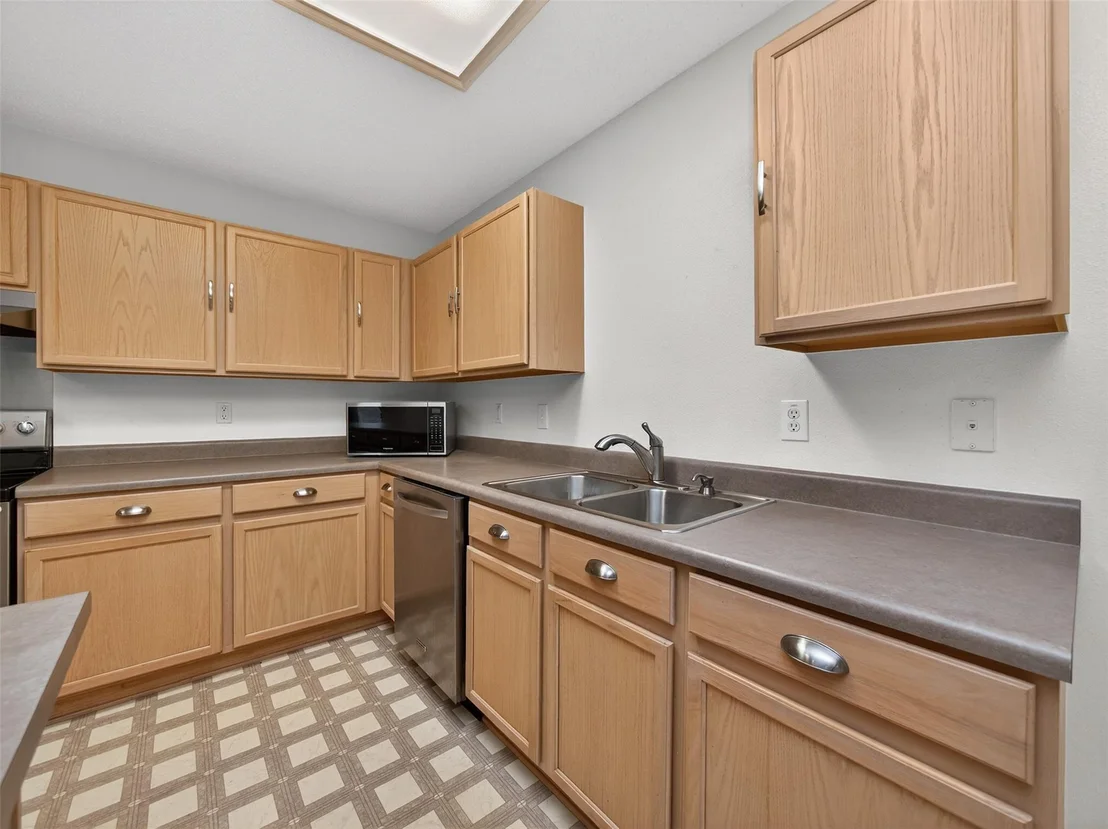 Photo of 15300 Iola CV