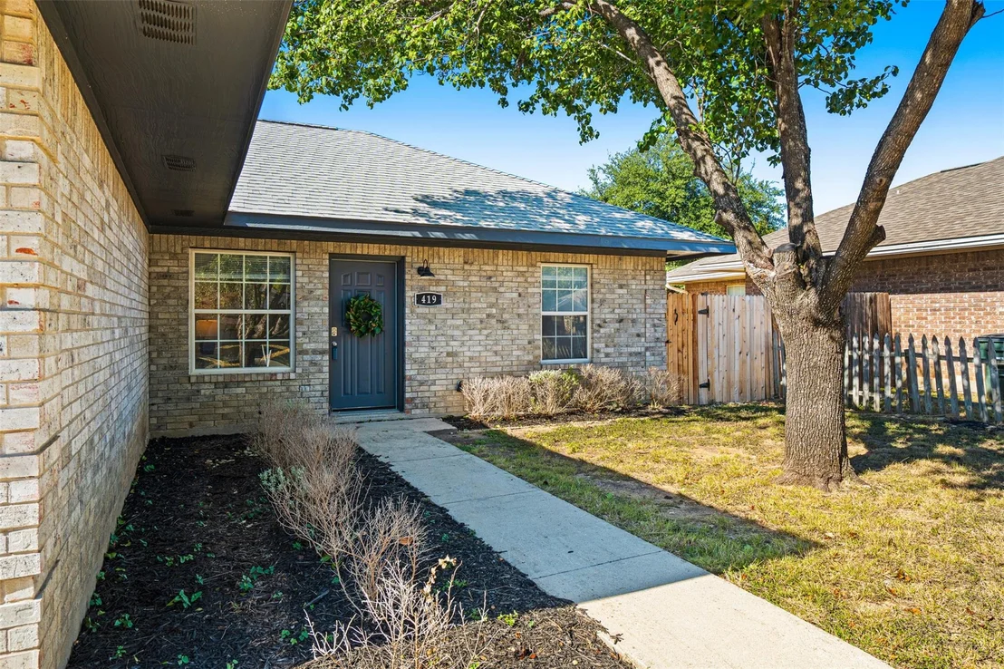 Photo of 419 Bentwood DR