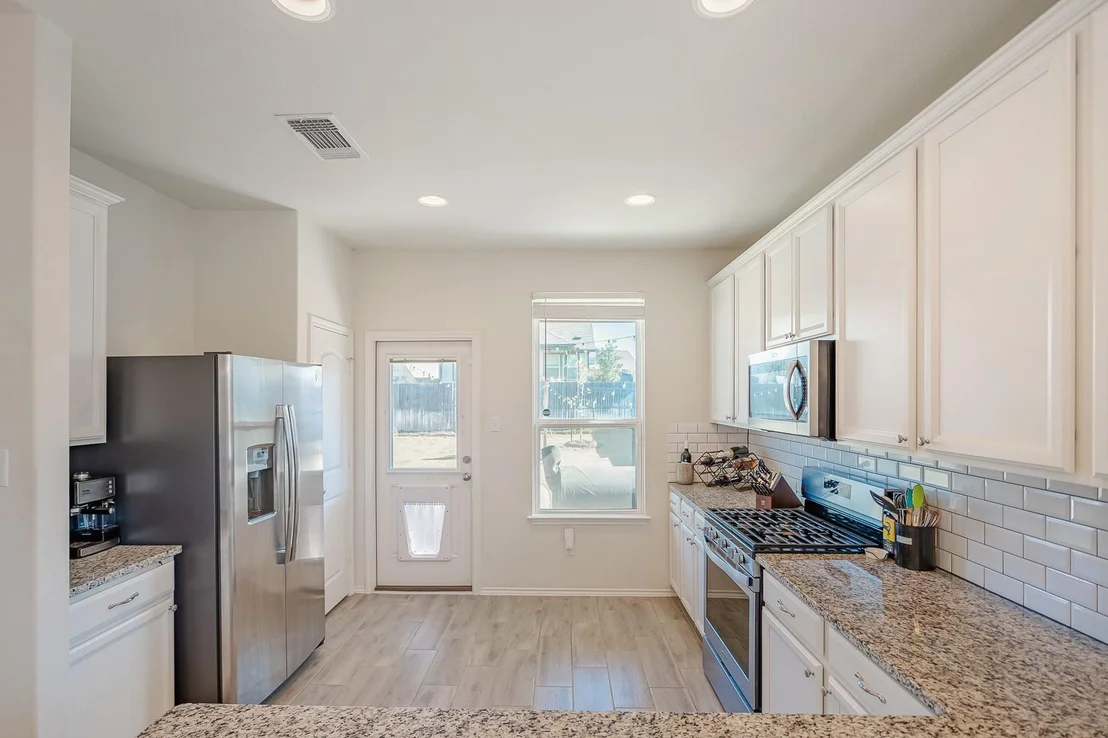 Photo of 221 Thornless CIR