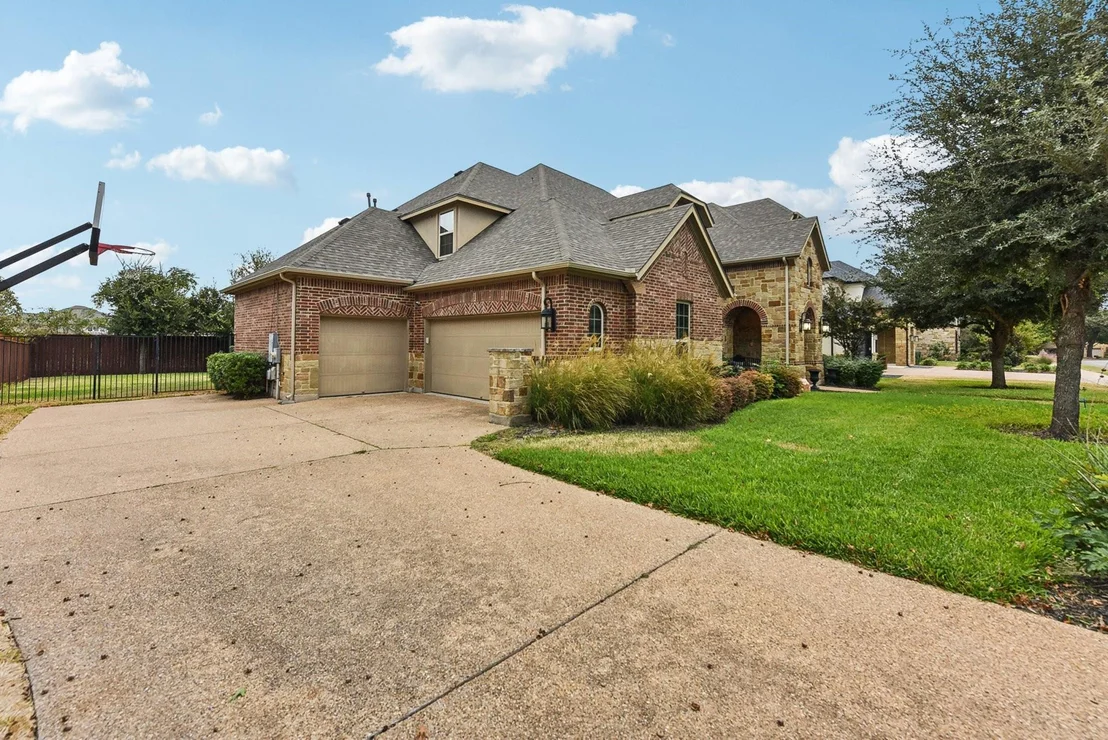 Photo of 2120 Park Place CIR