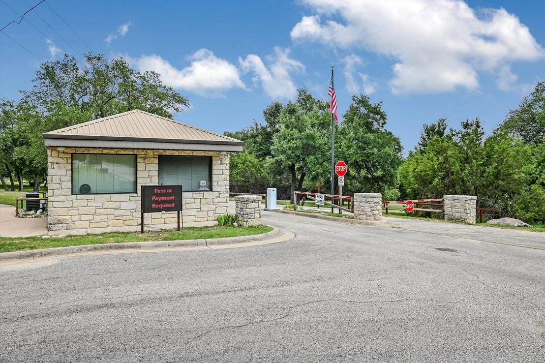 Photo of 524 Highland Spring LN