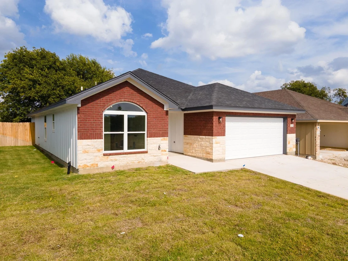Photo of 2119 Blackhawk LOOP