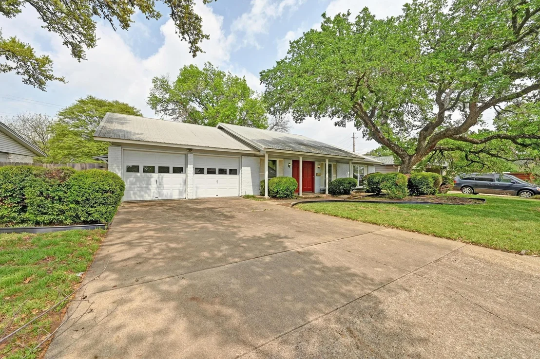 Photo of 2006 Southern Oaks DR
