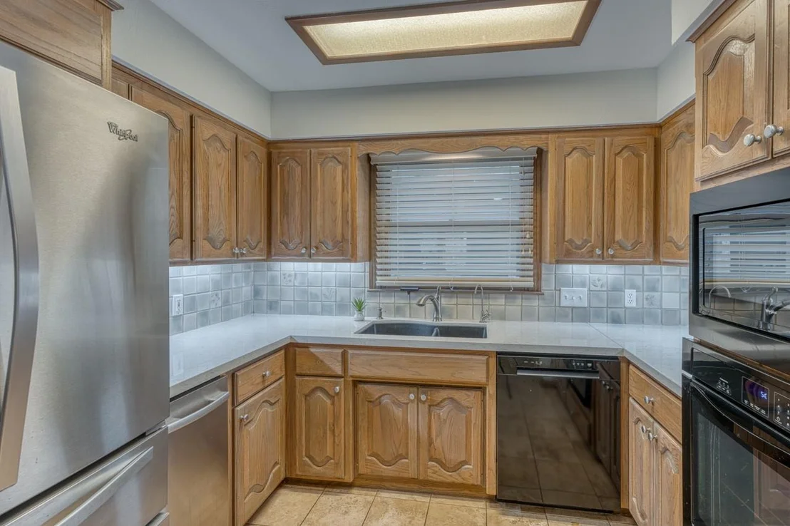 Photo of 402 Meadowlakes DR