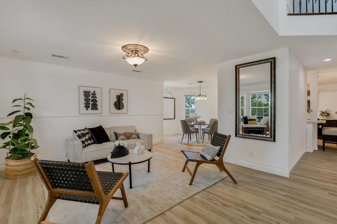 Photo of 131 High Gabriel DR