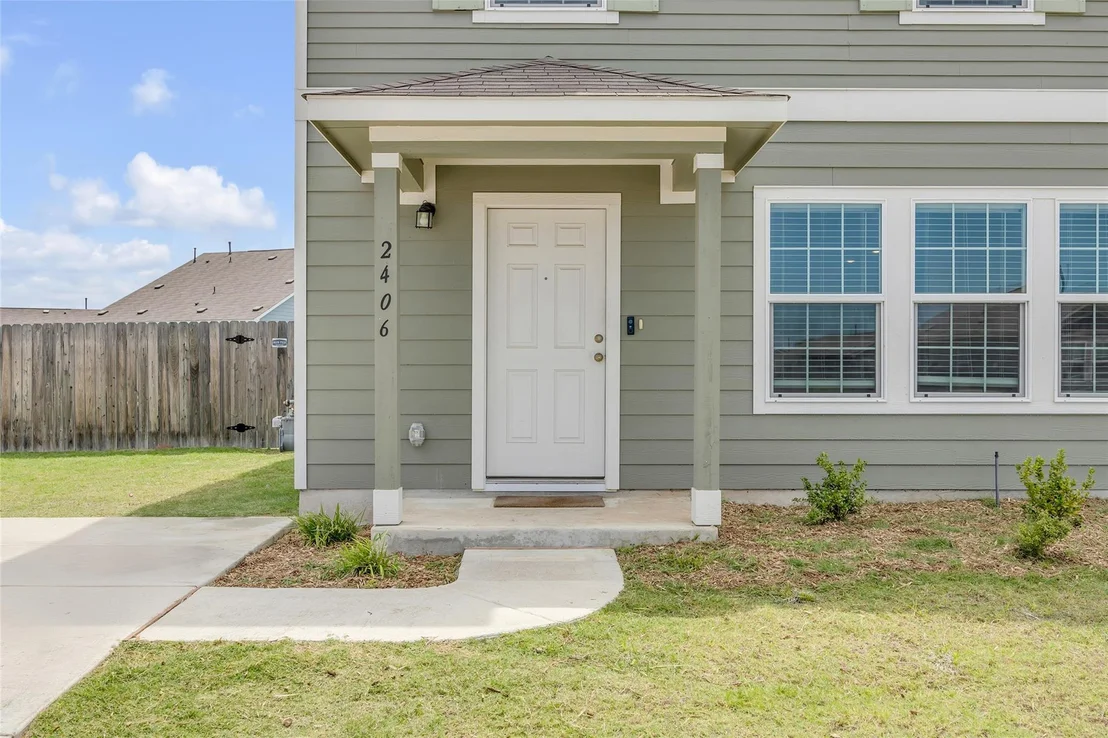 Photo of 2406 Windrow LN